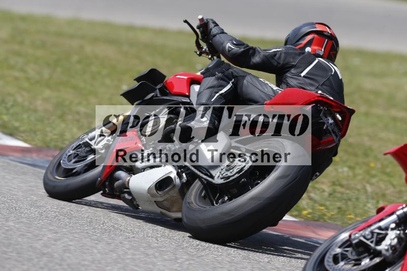/27 12.06.2025 Ducati Schweiz Trackday Warmup  ADR/gelb-jeaune/32